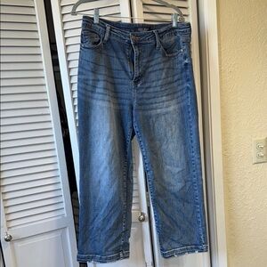 Wide leg cropped jeans